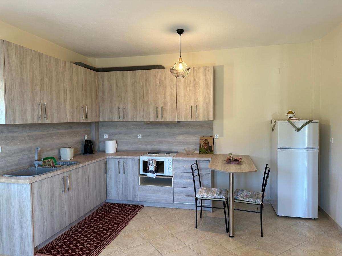 Georgia'S Guesthouse カランバカ エクステリア 写真